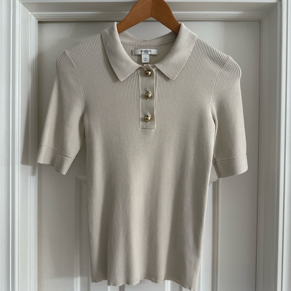 Liz Claiborne ivory ribbed polo gold buttons small